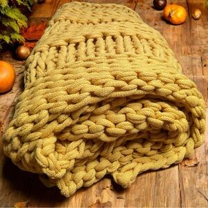 NWT OAKE Chunky Knit Blanket